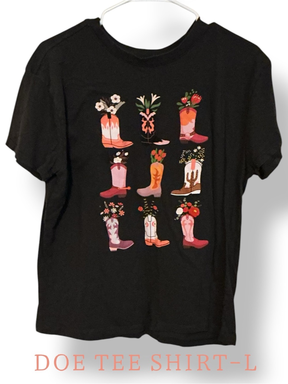 🌺Doe Tee Black Graphic Short Sleeve Tee with Colorful Cowboy Boot Print